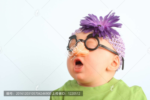 有趣的嬰兒