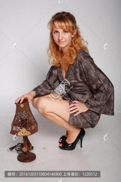 一個(gè)年輕迷人的女人的肖像。