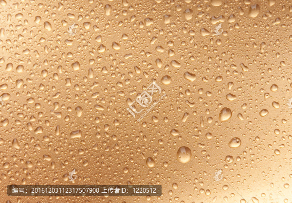 金色的水滴從上面