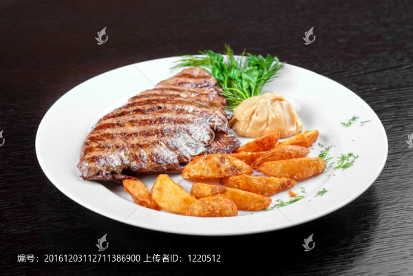 多汁的牛排