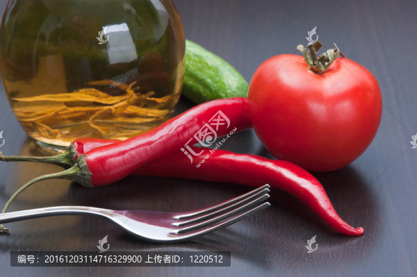 蔬菜和烹飪用具