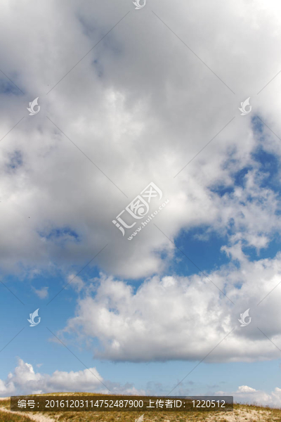 沙丘和天空。