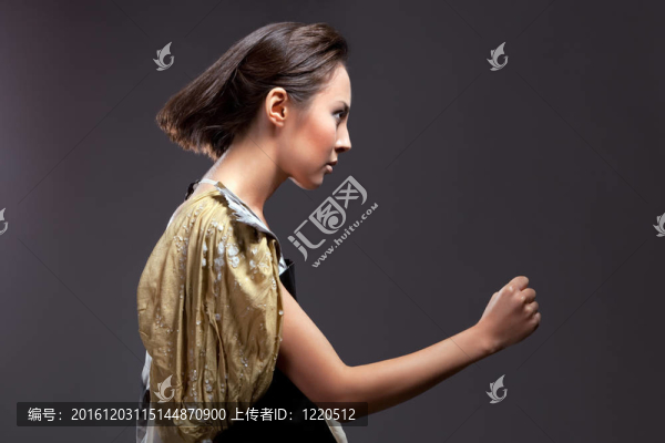 現(xiàn)代時尚女人過灰色