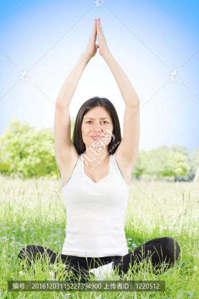 戶外瑜伽的女人