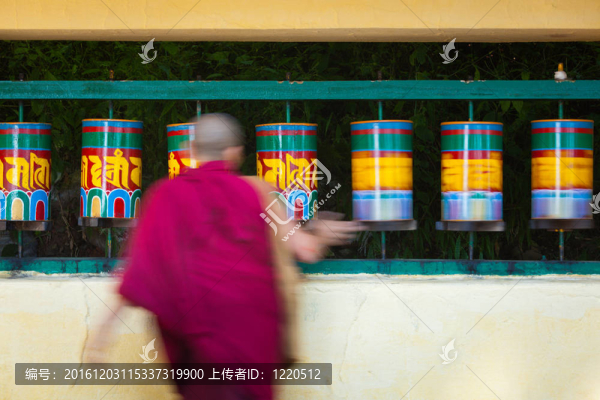 和尚轉(zhuǎn)動祈禱輪McLeod,Ganj