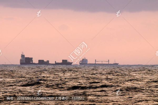 夕陽船