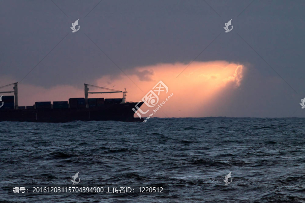 夕陽船