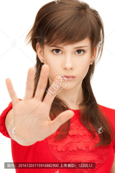 少女做停止手勢