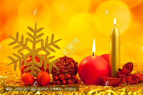帶紅色蠟燭的圣誕雪花