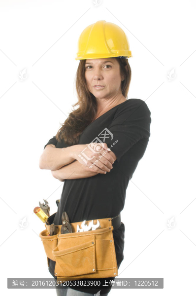 女女承包商建設(shè)者與保護(hù)帽頭盔和工具帶工具