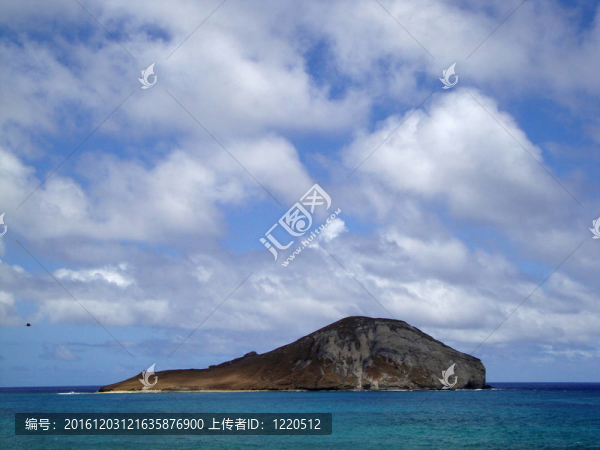 在納羅灣外海瓦胡島兔島；夏威夷