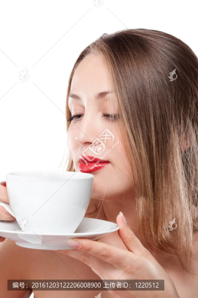 年輕漂亮的金發(fā)女人喝茶