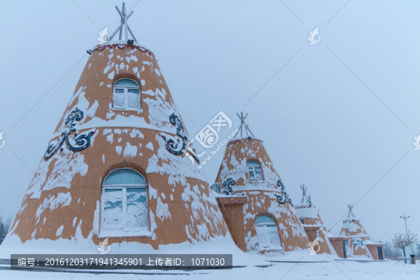 雪中鄂倫春民族建筑