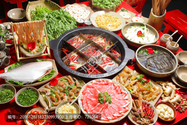 九宮格鍋冒煙大合照,九宮格火鍋