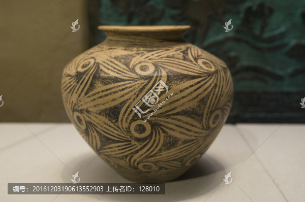 花紋彩繪陶罐