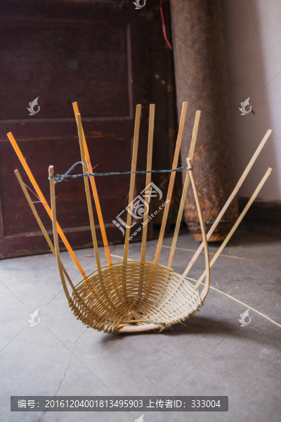 手藝活,編竹斗半成品