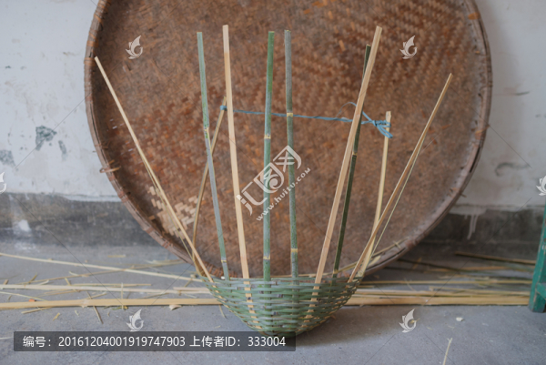 手藝活,編竹斗半成品