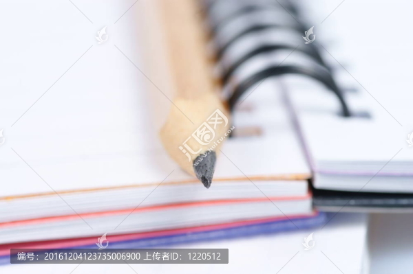 筆記本和鉛筆