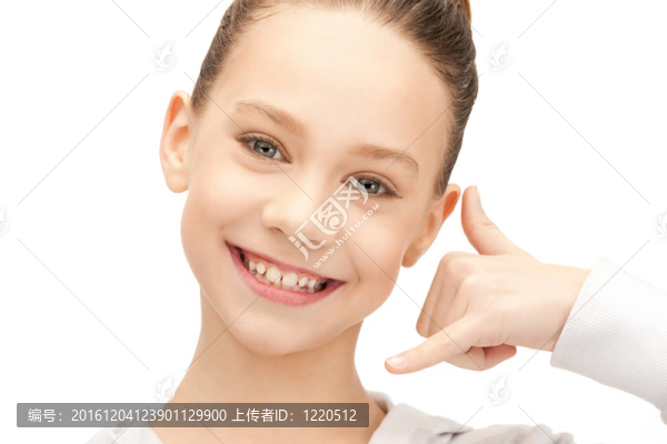 十幾歲的女孩做了一個叫我的手勢