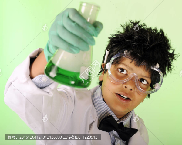 工作中的年輕科學(xué)家