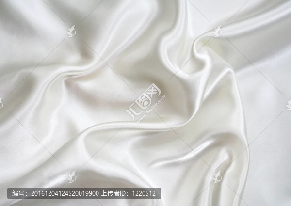 以流暢的優(yōu)雅的白色絲綢為背景