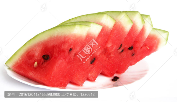 在白色背景上分離的白盤子上多汁西瓜