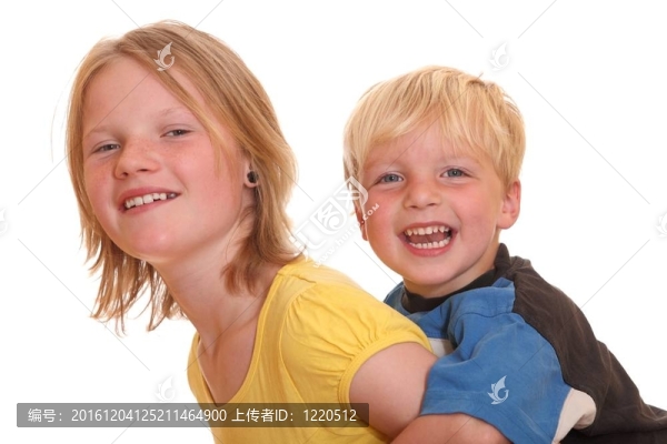 兩個(gè)快樂的孩子
