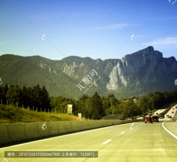 道路上的汽車