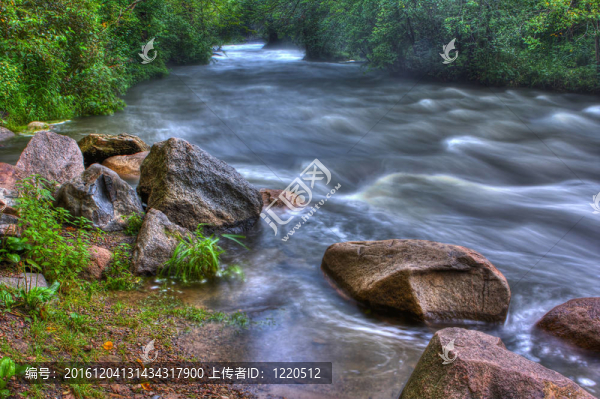 美麗的河流湍急的HDR