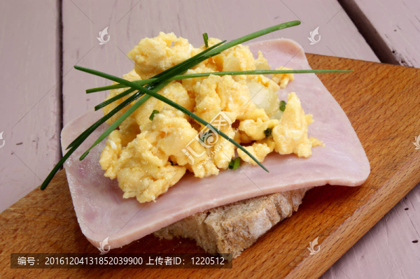 與熟火腿面包韭菜炒雞蛋