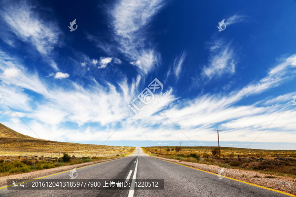 無盡的；孤獨(dú)的公路或公路