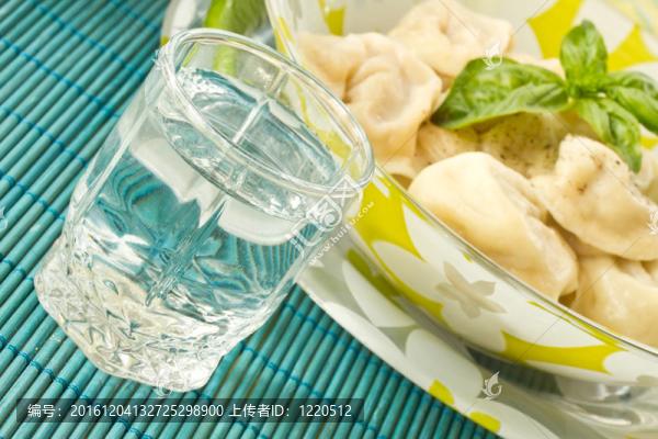 俄羅斯餃子和伏特加