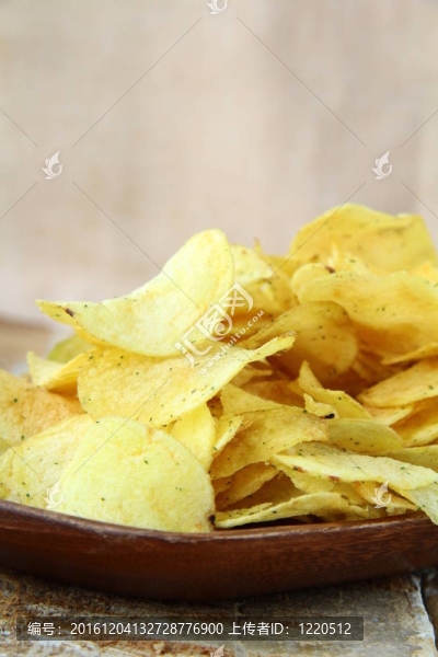 邊的薯片樁