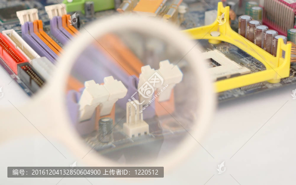 計(jì)算機(jī)主板下放大鏡