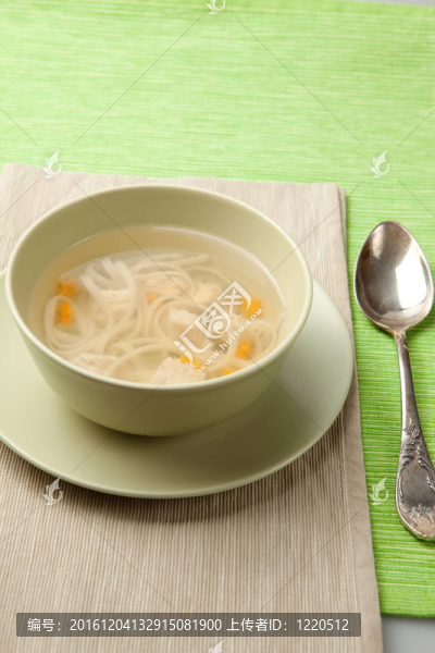 在一碗雞肉湯