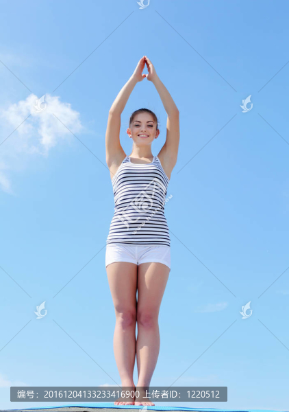 一個年輕女子做運動的畫像
