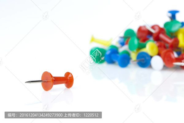 彩色拇指釘