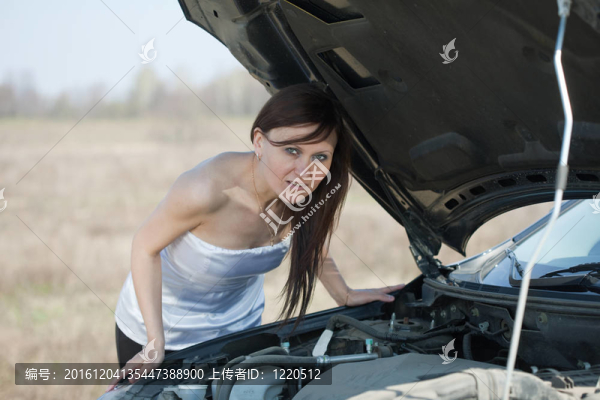 破車的女人