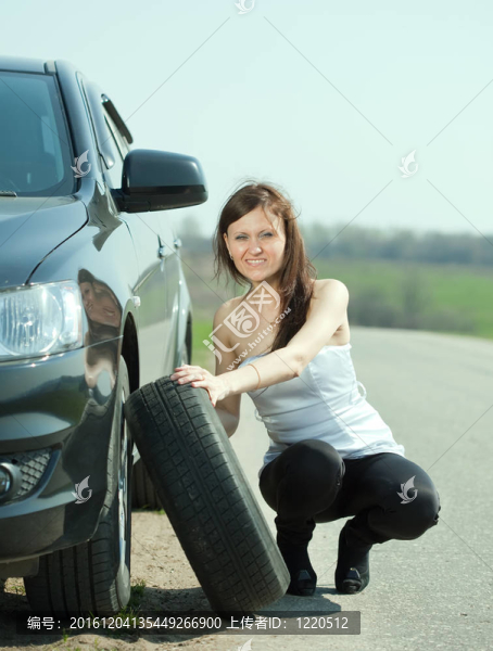女子換車輪