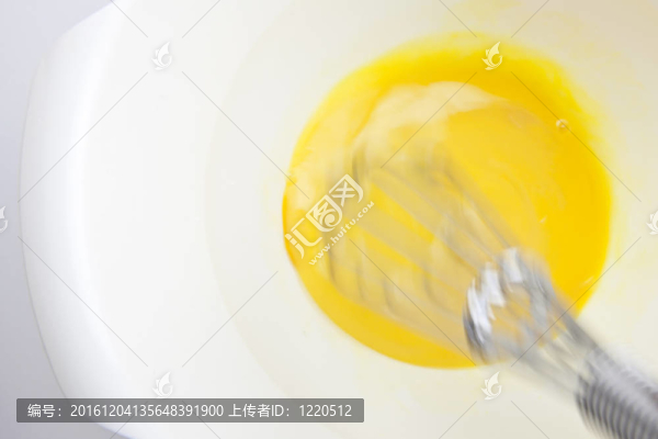 把雞蛋攪拌