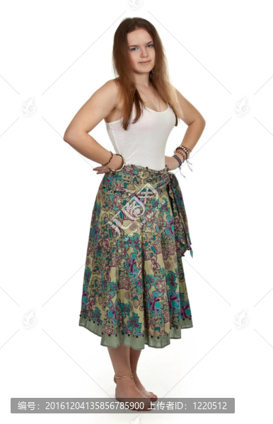 穿藍色短裙的女孩