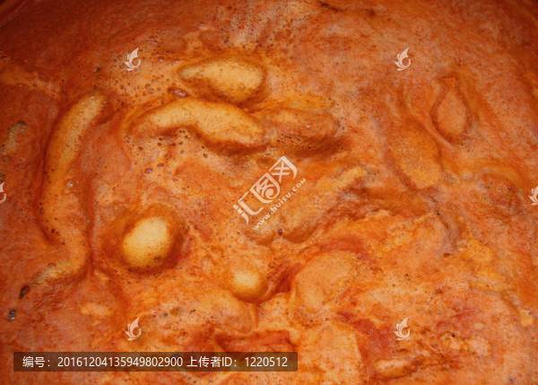 小龍蝦調(diào)味料煮準(zhǔn)備小龍蝦被添加。