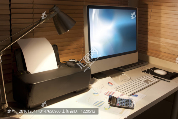 夜間辦公桌