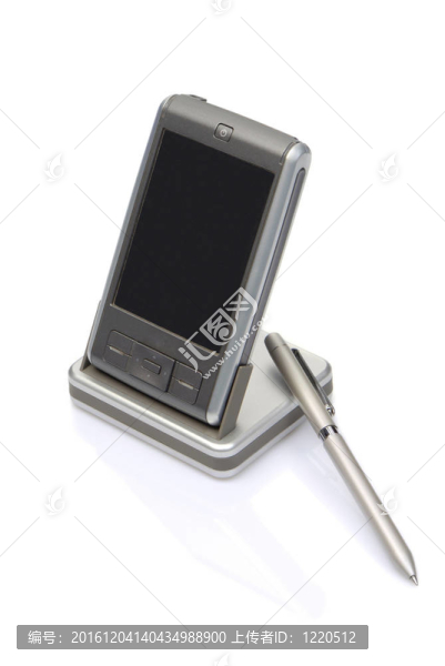口袋電腦和白色的筆孤立