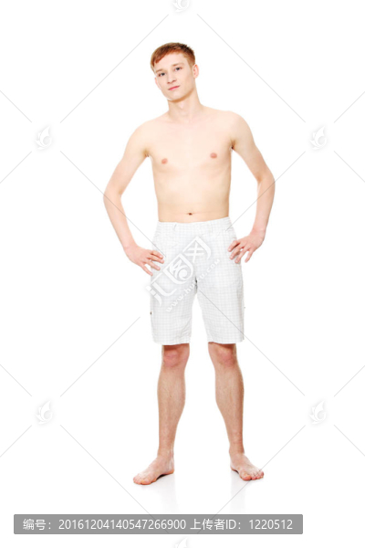 年輕人為夏天穿上衣服