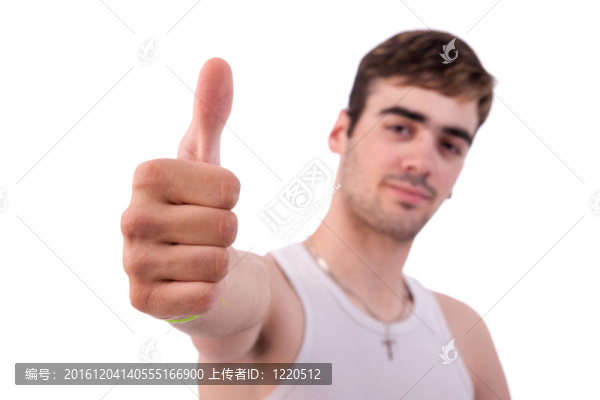 年輕人微笑；拇指向上；孤立的白色；工作室拍攝