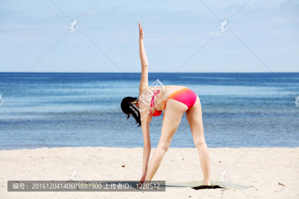 年輕女子做瑜伽