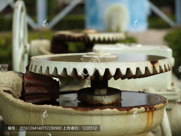 老式水泵與齒輪