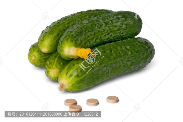 一些新鮮的黃瓜和藥片