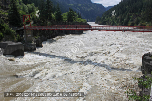 在弗雷澤河步行橋